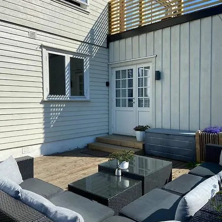Lys Og Trivelig Leilighet I Larvik Extérieur photo