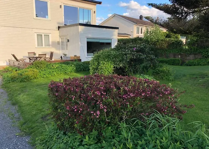 Lys Og Trivelig Leilighet I Larvik